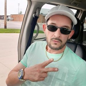 Meet your Posher, Thomas